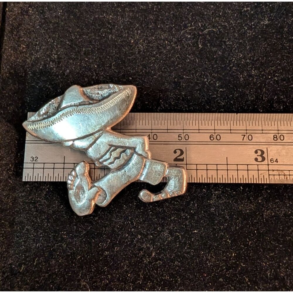 Vintage Mexican Sterling Silver Sombrero Man Brooch Unique Walking Figure Pin - Picture 4 of 13